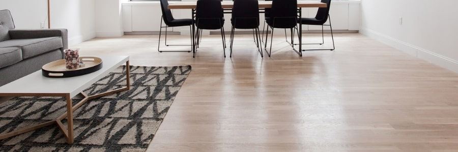 Hvordan rengør man vinyl og PVC gulve?